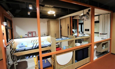 全新的房協「長者安居資源中心」展示兩個樂齡家居示範單位，介紹如何打造長者友善的居住環境。